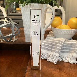 Bye Bye Foundation - Medium